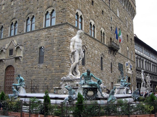 Palazzo Vecchio, Piazza della Signoria and Loggia dei Lanzi-05.JPG - Ammannati's fontain from 1575 of Neptune, the Roman sea-god, surrounded by sea nymphs.